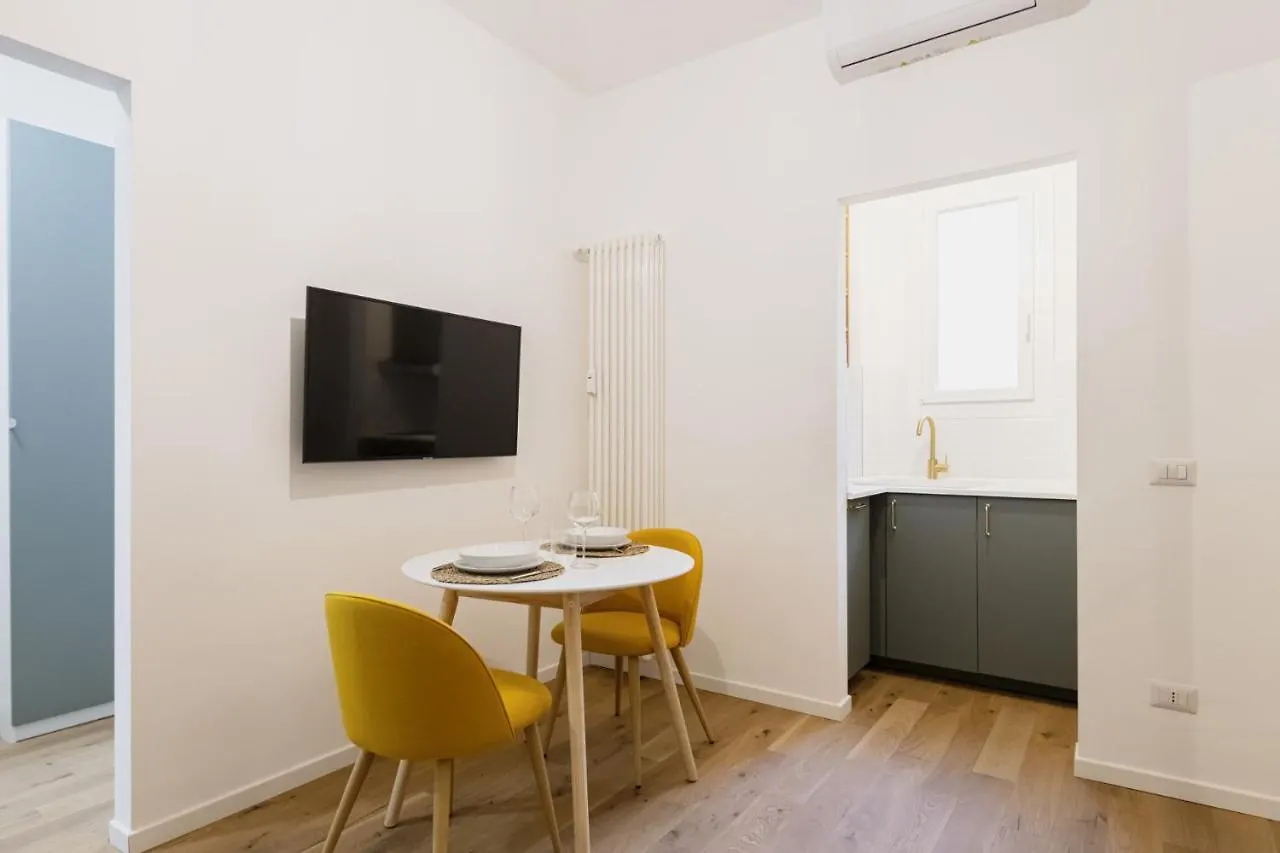 Appartamento Easylife - Oasi Chic Pochi Passi Dai Navigli Milano 0*,  Italia